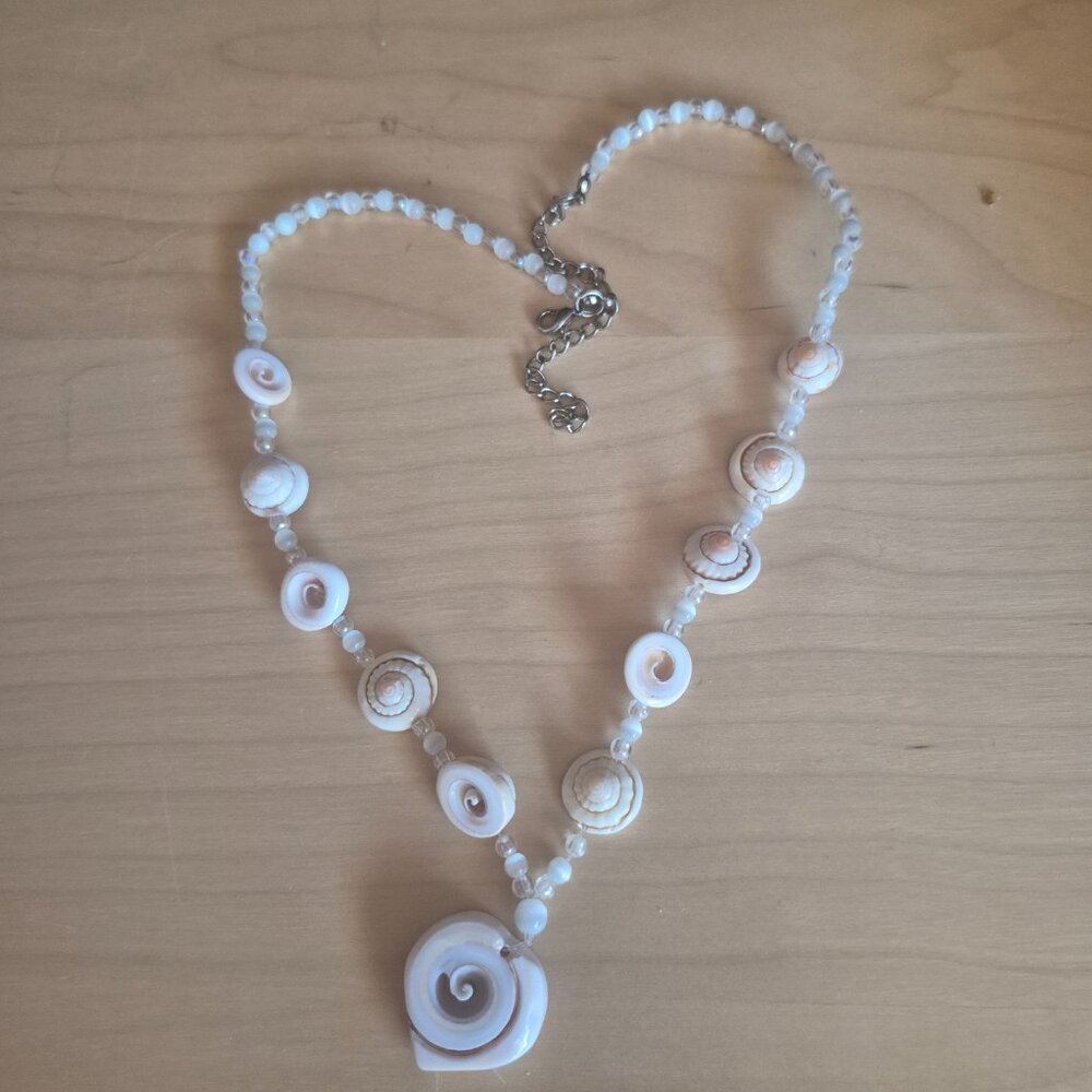 Shell Necklace - Picture 2 of 3